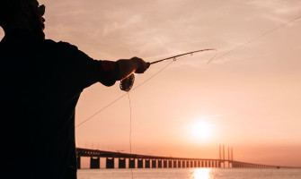 Οι καλύτερες τεχνικές για καλοκαιρινά ψαρέματα από ακτή